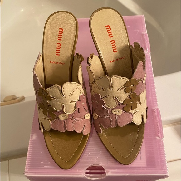 Miu Miu Slides - Picture 1 of 6